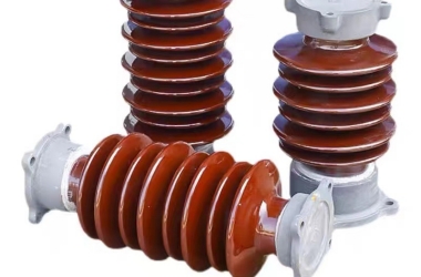 High voltage ceramic insulator